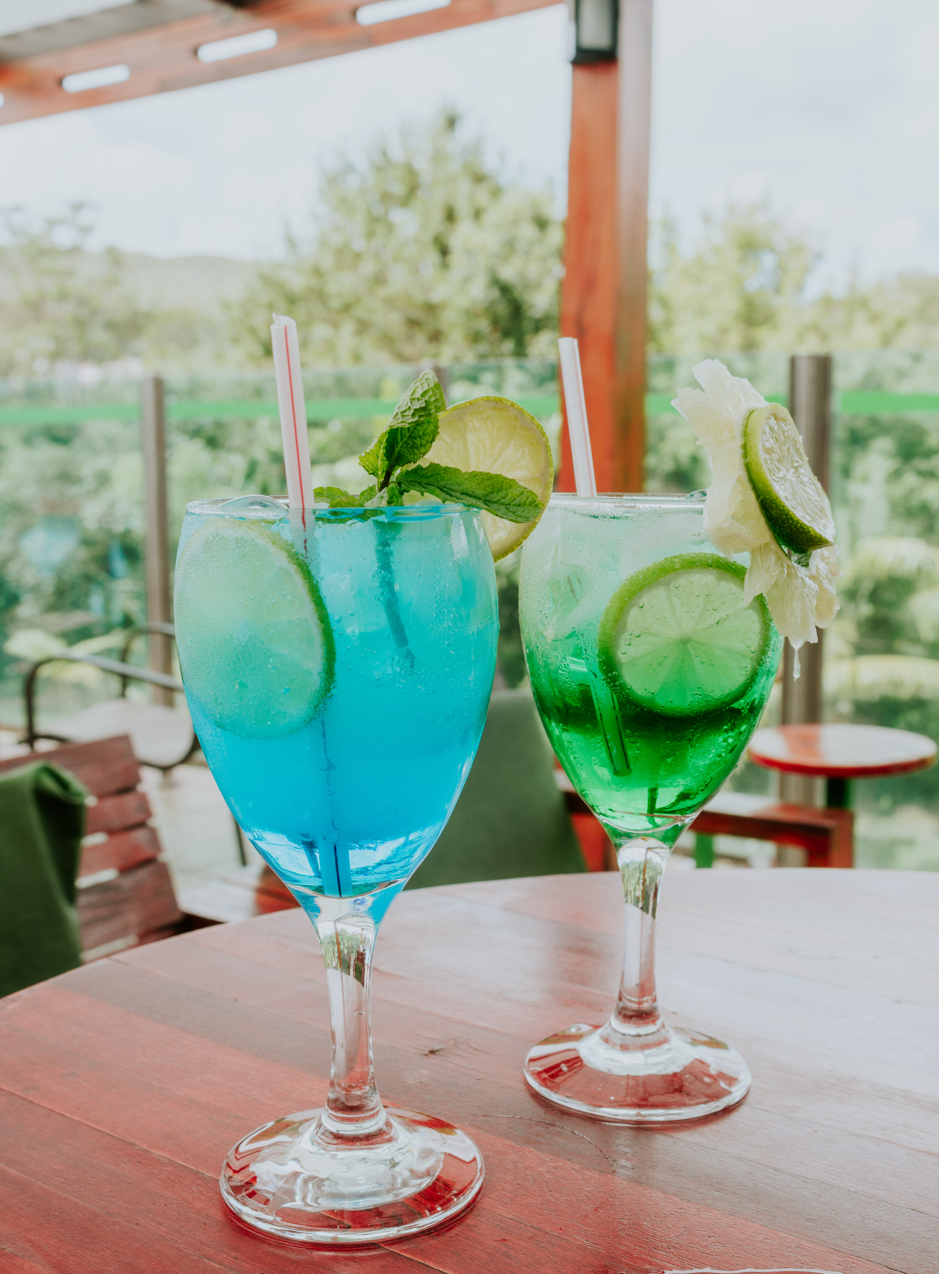 Drinks coloridos servidos no Thermas Resort